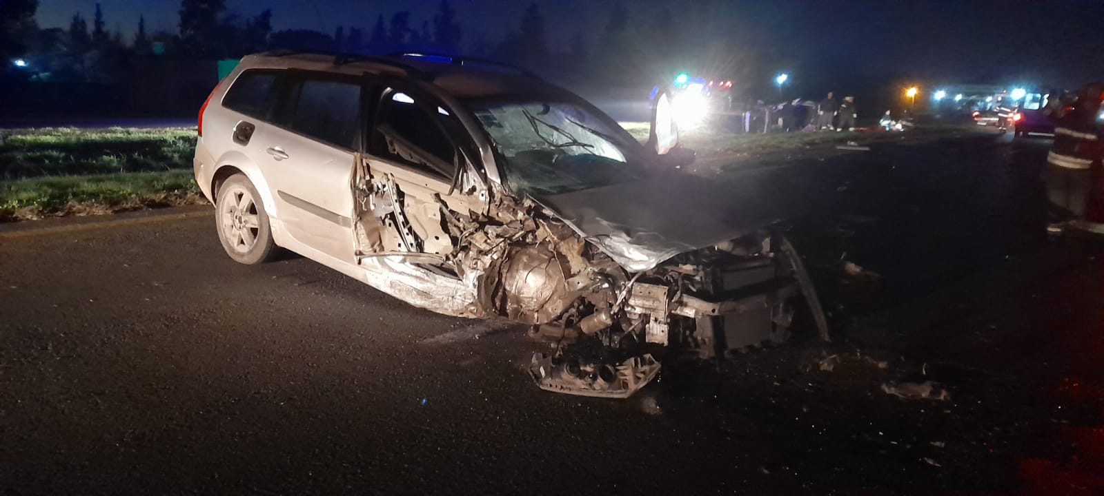 Fuerte accidente en Ruta 2 km 43: tuvieron que rescatar a personas que ...