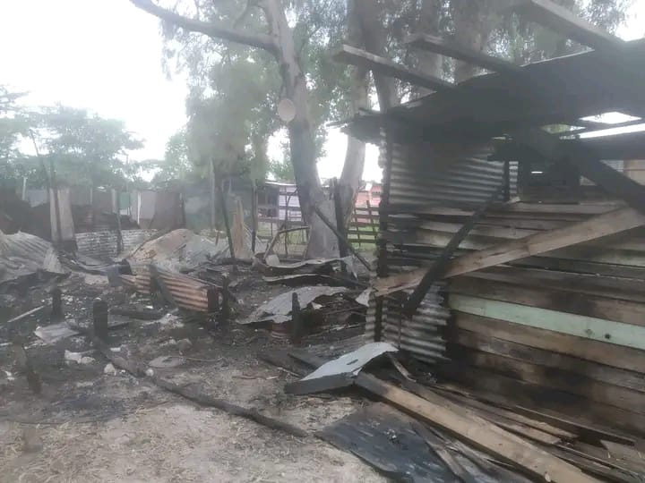 Un incendio provocó la pérdida total de varias casas en Lisandro Olmos