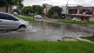 CALLE INUNDADA-LLUVIA (1)