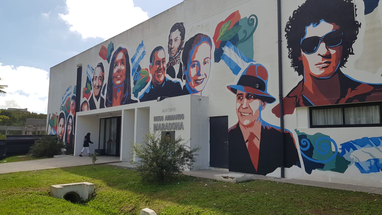 La Facultad de Periodismo inauguró un mural y generó polémica