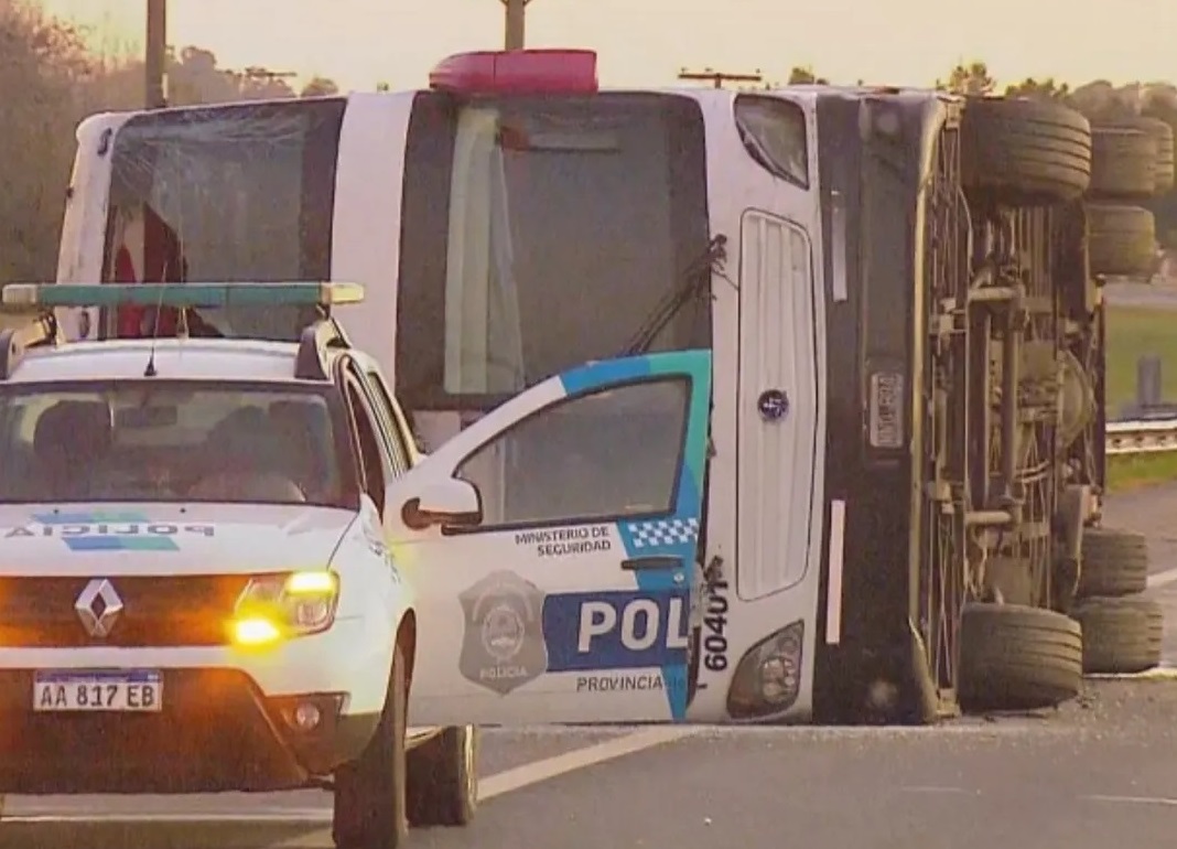 Al menos 9 heridos tras el vuelco de un micro en Ruta 2 - Periódico Sin ...