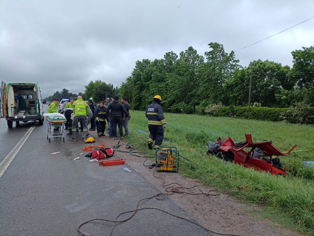 ACCIDENTE AUTO CAMION EN RUTA 2 KM 43 (1)