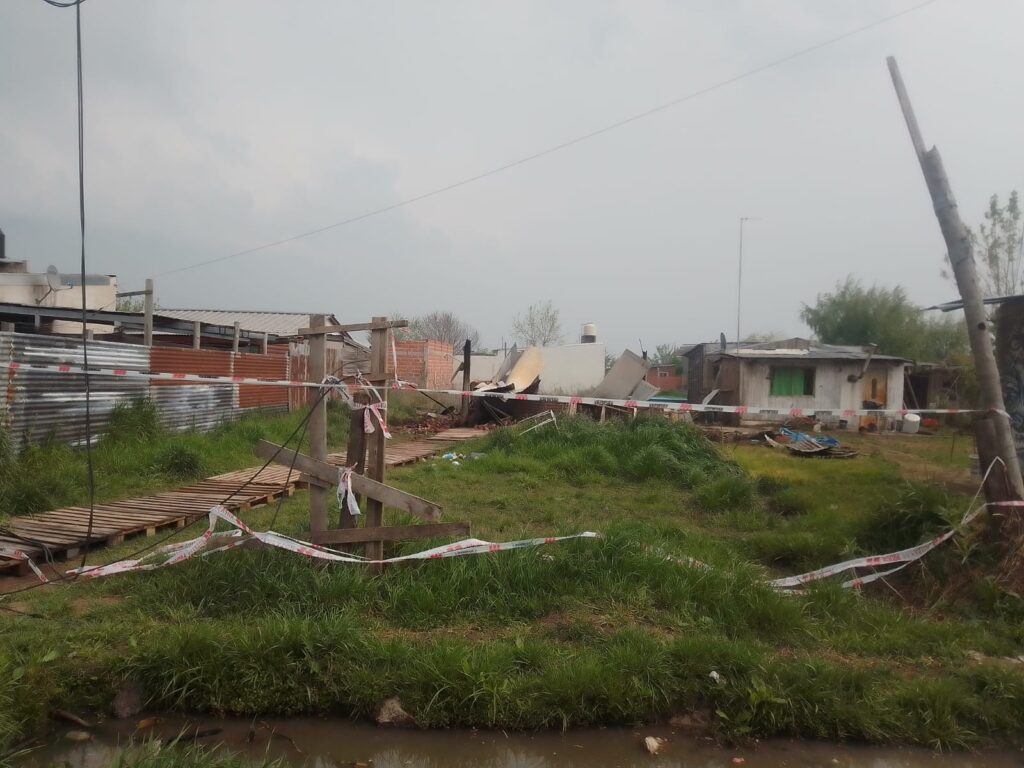 INCENDIO 212 ENTRE 524 Y 525