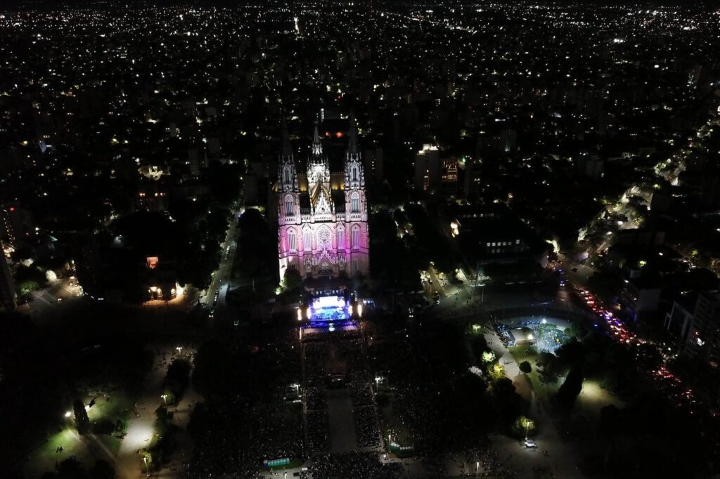 NUEVA LUMINARIA CATEDRAL DE LA PLATA (1)