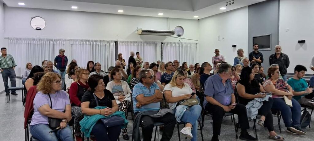 REUNIÓN ENTRE VECINOS Y AUTORIDADES EN ACLHO (1)