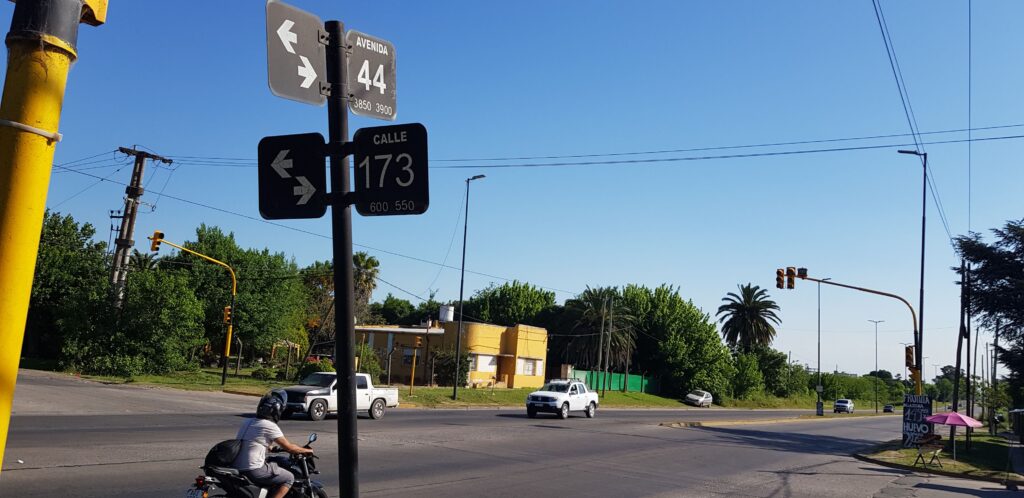 44 y 173