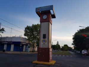 LOS-HORNOS-CARTEL-Y-RELOJ-1