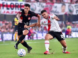 Eric Meza vs River Plate