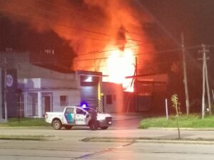 INCENDIO 141 ENTRE 44 Y 45