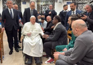 PAPA FRANCISCO VISITA CARCEL (2)