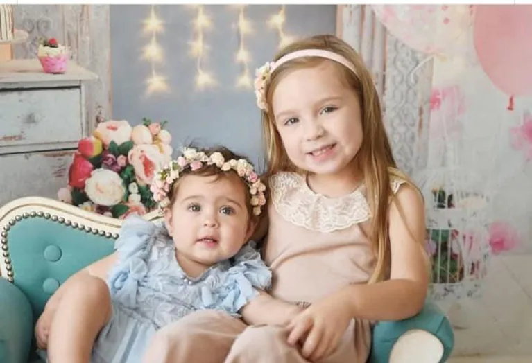 bahia-blanca-quienes-son-las-hermanas-de-1-y-5-anos-que-desaparecieron-durante-el-temporal-y-son-buscadas-por-toda-la-ciudad-foto-gentileza-familia-hecker-24XNZSM4XZDDVGPNVRIX6TB2A4