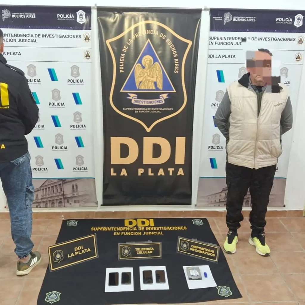 DDI-EXPOLICIA-DETENIDO