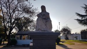 ESCULTURA - PLAZA MADRE - 60 Y 137 - OBRAS (10)