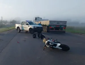 CHOQUE-ACCIDENTE-EL-PELIGRO-OFICIAL-HERIDO