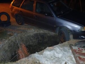 AUTO CAIDO EN POZODE 161 Y 37 (1)