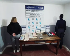 DETENIDA - ABASTO - DROGAS - ARMA DE GUERRA