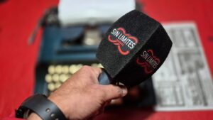 MICRÓFONO SIN LIMITES - PERIÓDICO - MÁQUINA DE ESCRIBIR (1)