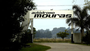 ENTRADA-AUTODROMO-MOURAS