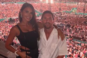 MESSI - ANTONELLA KISS CAM COLDPLAY