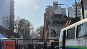 demolición- deposito diagonal 77 y 48