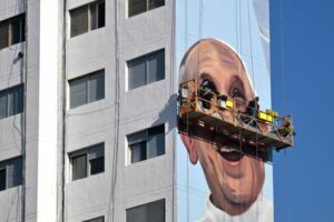 mural-papa-francisco-2-696x464-1