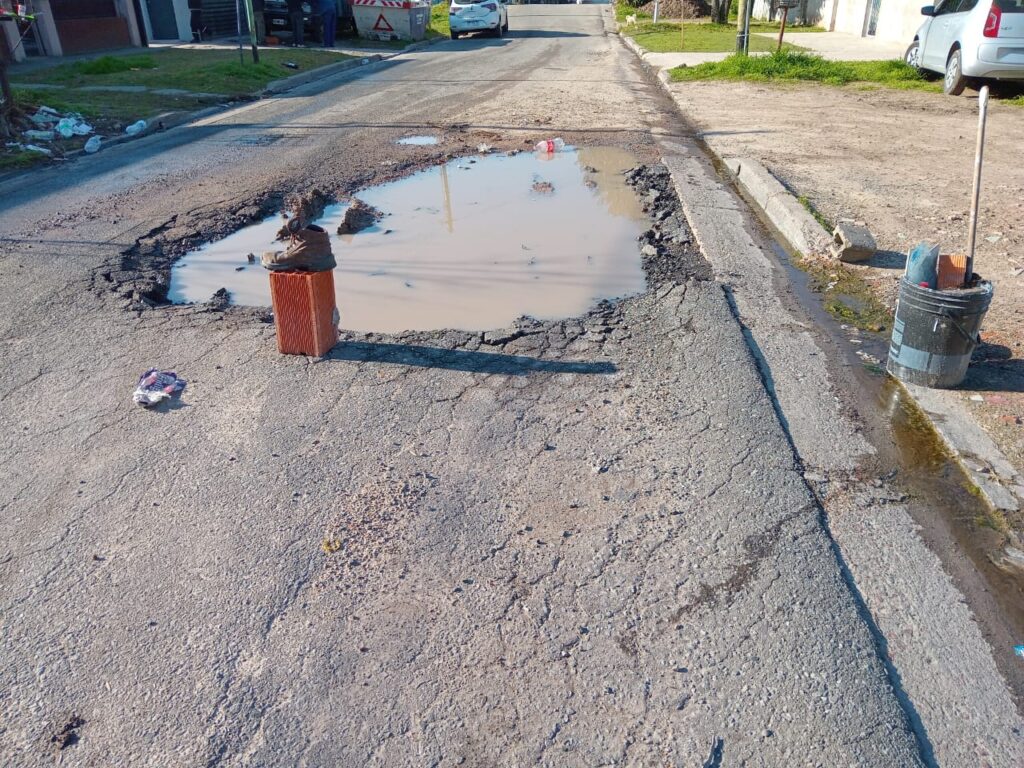 138 entre 57 y 58 pozo con agua