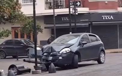 AUTO-CHOQUE-POSTE