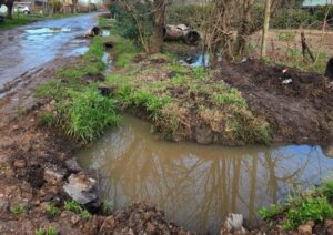 217 y 43 - CALLE EN MAL ESTADO --