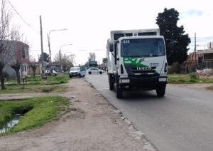 CAMIÓN DE RESIDUOS - SINIESTRO en 60 entre 165 y 166