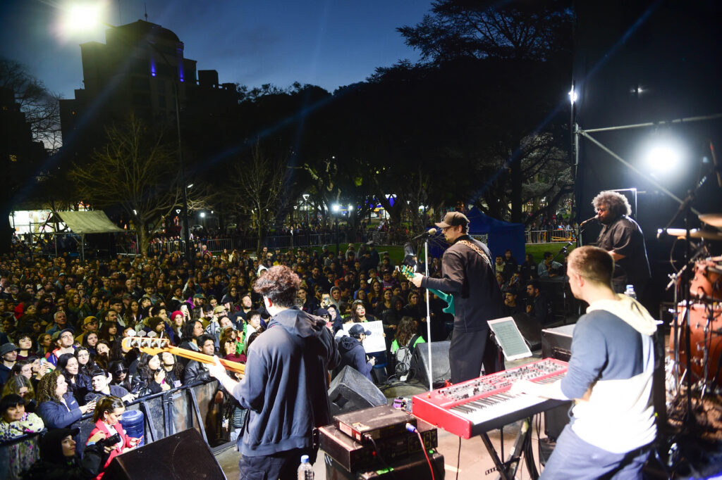 DANTE SPINETTA EN PLAZA ROCHA (1)