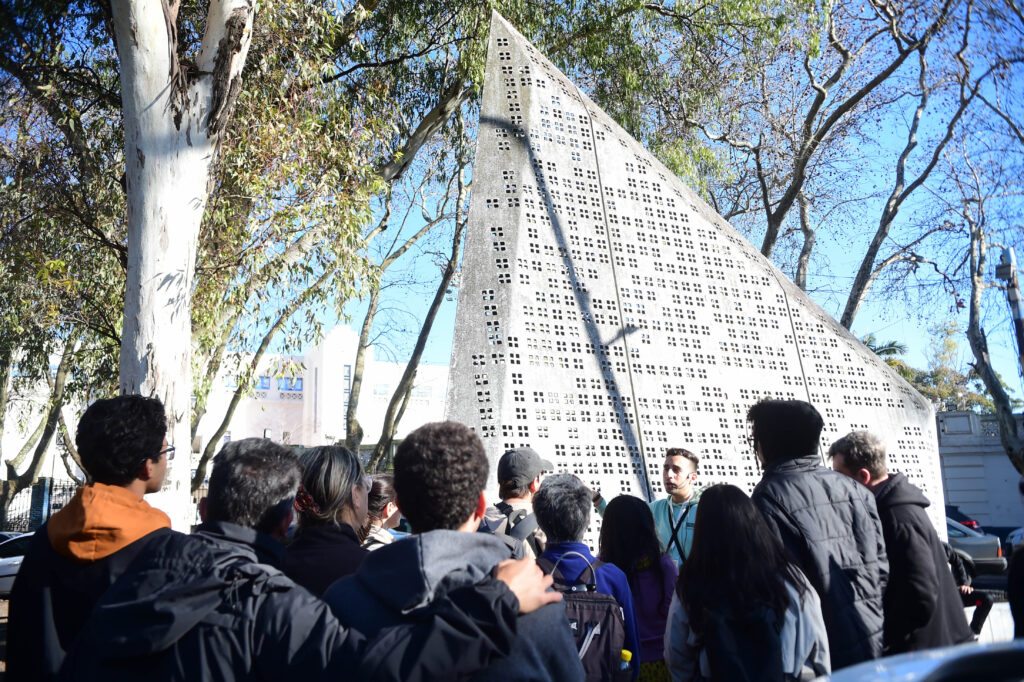 HOMENAJE A RENÉ FAVALORO EN EL BOSUQE (2)