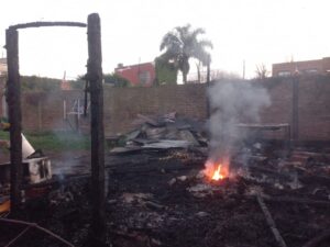 INCENDIO 45 ENTRE 201 Y 202 (2)