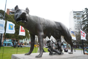 LOBA CAPITOLINA PLAZA ITALIA (1)