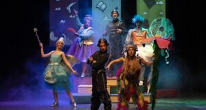 VIAJANDO AL MUNDO DE LOS CUENTOS - COMEDIA