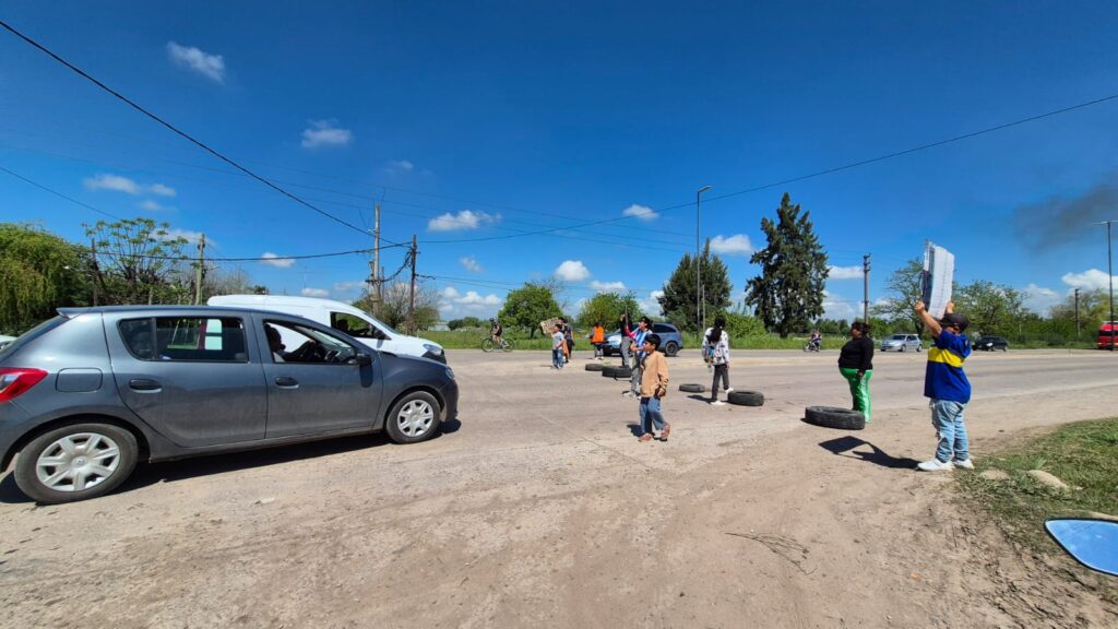 CORTE AV. 44 DESDE 232 A 235 ETCHEVERRY