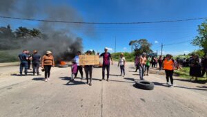 CORTE DE CALLE - MANIFESTACIÓN - SEMÁFOROS - 44 Y 235 (1)