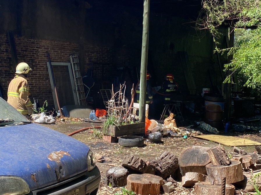 INCENDIO GALPÓN ARTURO SEGUÍ