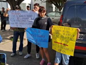 REUNIÓN DE VECINOS EN 62 Y 140 (2)