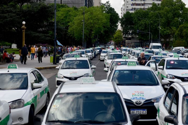 TAXISTAS -REMISEROS - PROTESTAS