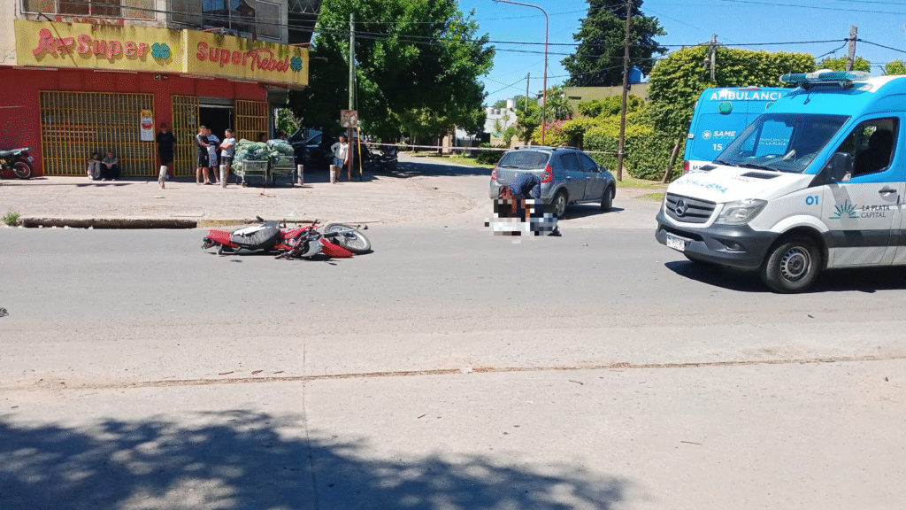 ACCIDENTE MOTO Y AUTO 137 Y 523