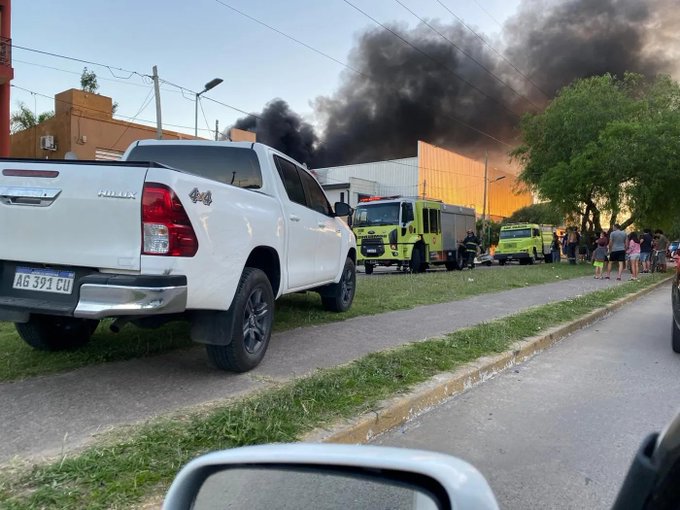 INCENDIO 526 ENTRE 30 Y 31