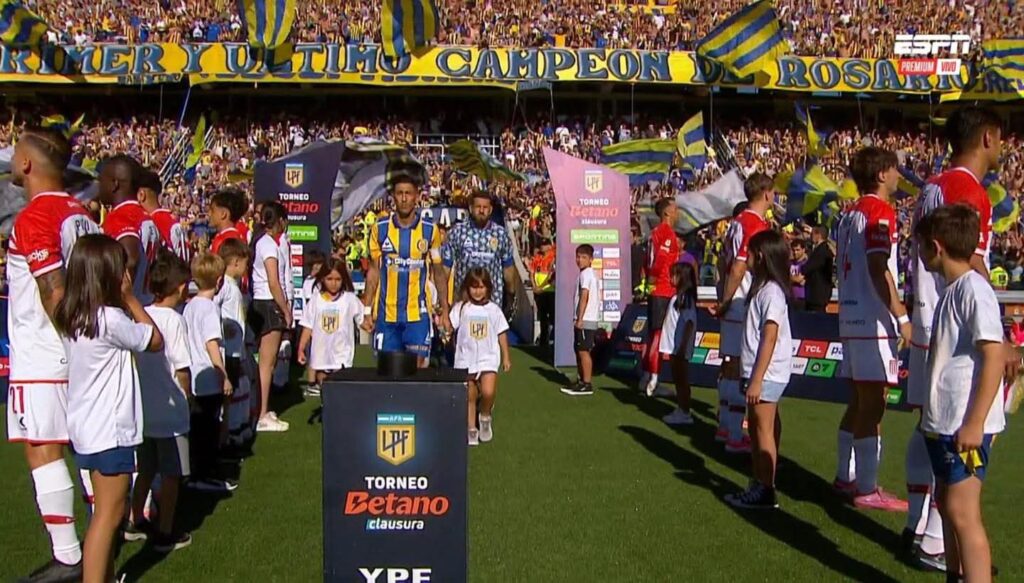 RECIBIMIENTO DE ESPALDAS A ROSARIO CENTRAL