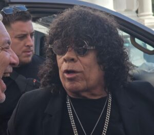 la-mona-jimenez-la-plata-visitante-ilustre