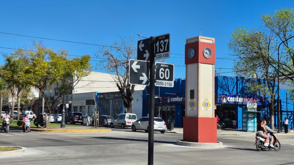 60 Y 137 LOS HORNOS RELOJ CARTEL (1)