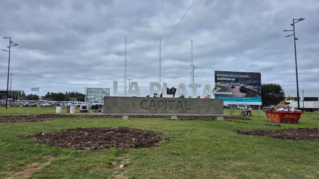 CARTEL DE BIENVENIDA A LA PLATA RUTA 36 Y 44 (1)