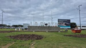 CARTEL DE BIENVENIDA A LA PLATA RUTA 36 Y 44 (1)