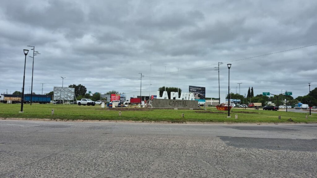 CARTEL DE BIENVENIDA A LA PLATA RUTA 36 Y 44 (2)
