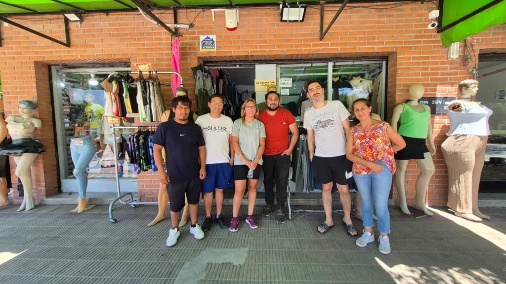 VECINOS Y COMERCIANTES DE 60 ENTRE 143 Y 146