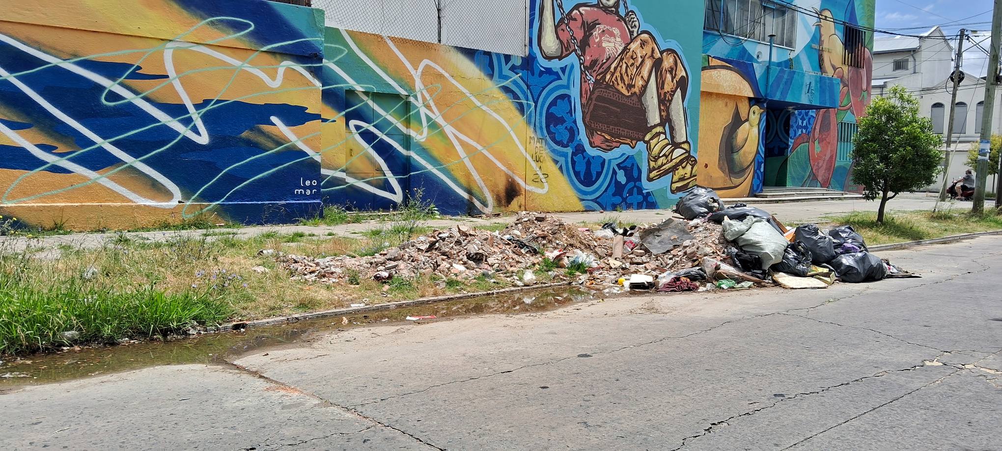 Vecinos reclaman por la acumulación de basura en 63 entre 139 y 140 ...