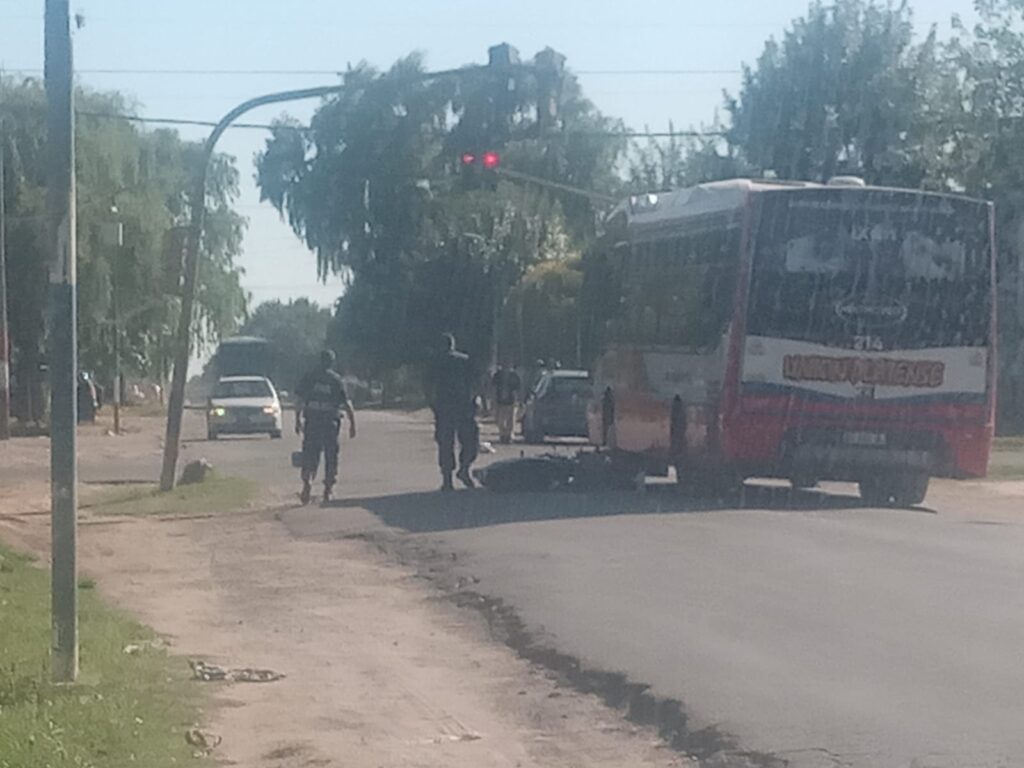 micro línea 214 en av. 60 y 155 - choque